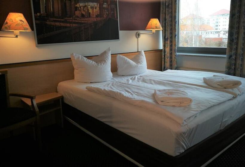 חדר סטנדרט לארבעה, Near By