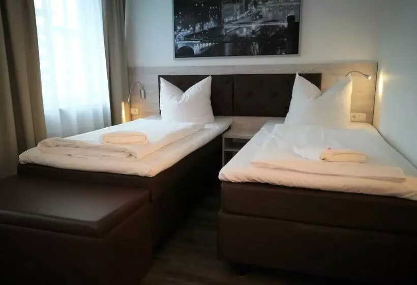 Perhehuone, Near By