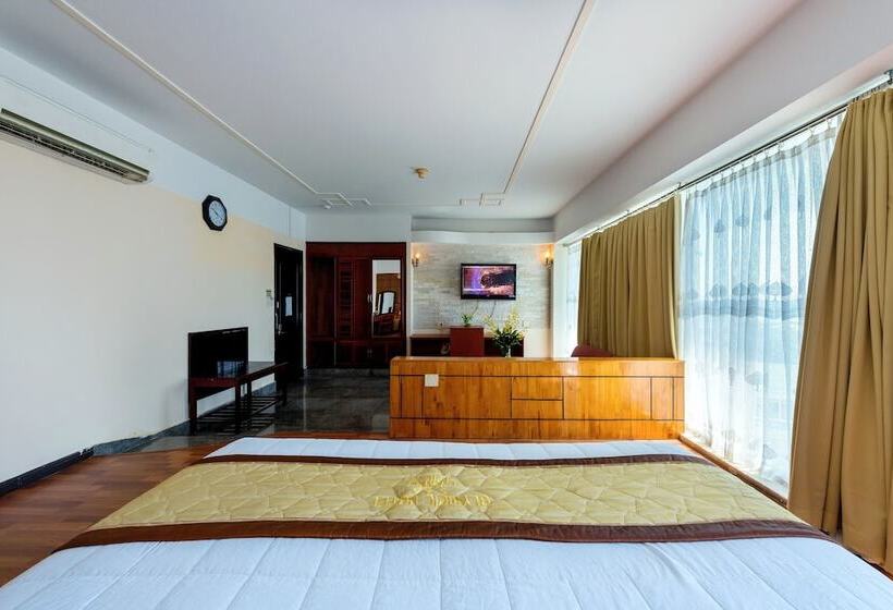 اتاق لوکس با چشم‌انداز دریا, Olympic  Nha Trang