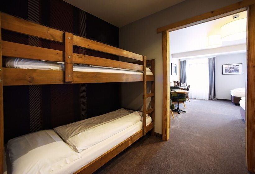 غرفة قياسية رباعية, Orso Grigio