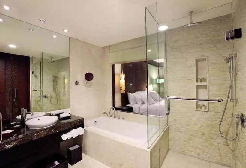 اتاق لوکس با چشم‌انداز باغ, Pullman Bali Legian Beach
