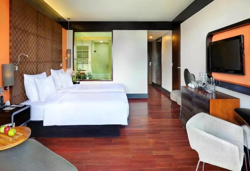 اتاق لوکس با چشم‌انداز باغ, Pullman Bali Legian Beach