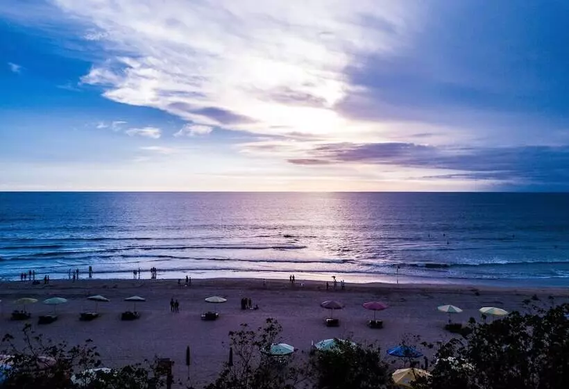 اتاق لوکس با چشم‌انداز دریا, Pullman Bali Legian Beach