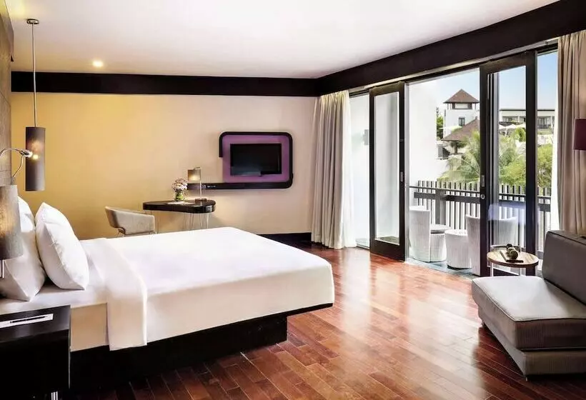 اتاق لوکس با چشم‌انداز باغ, Pullman Bali Legian Beach