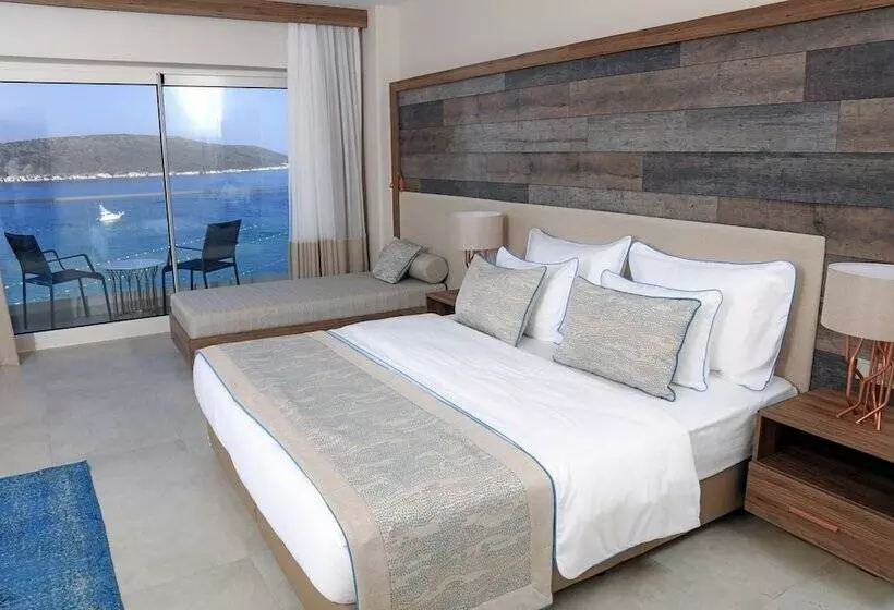 オーシャンビュースーペリアールーム, Design Plus Seya Beach