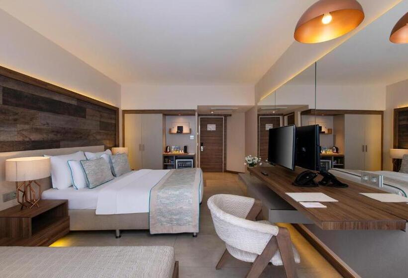 اتاق لوکس با چشمانداز دریا, Design Plus Seya Beach