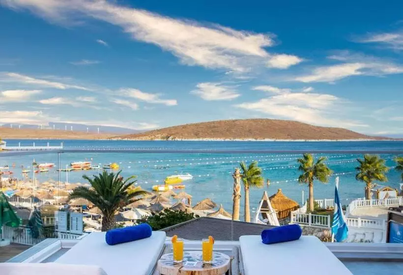 オーシャンビューのプレミアムルーム。, Design Plus Seya Beach