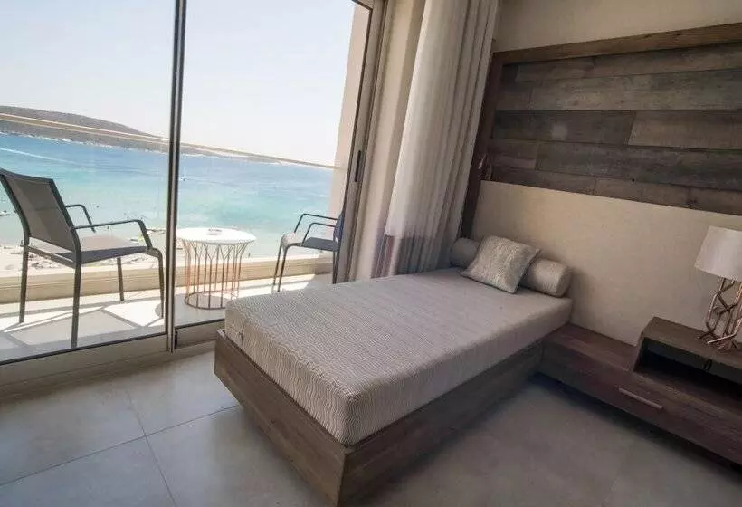 オーシャンビュースーペリアールーム, Design Plus Seya Beach