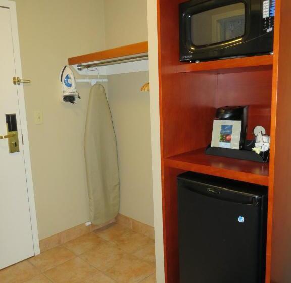 غرفة قياسية سرير كينج, Super 8 By Wyndham Sherwood Park/edmonton Area