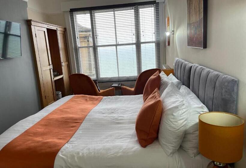 Номер Стандарт Вид на Море, The Red Lion