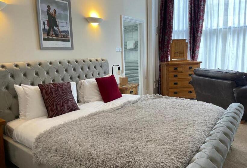 Номер Стандарт Вид на Море, The Red Lion