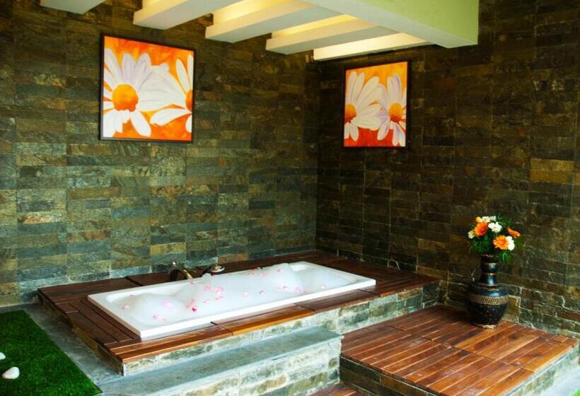 سوییت, The Siena Village