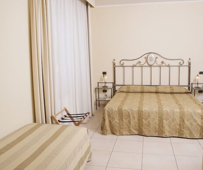 Номер Стандарт Трехместный, Villa Fiorita