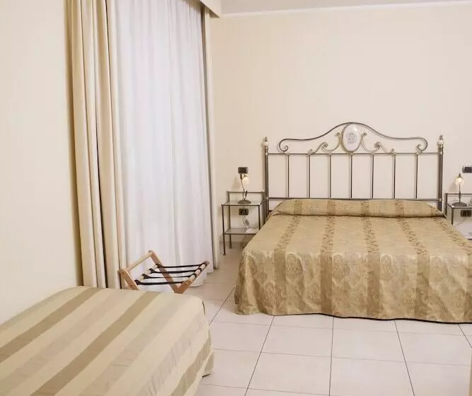 Standard Kolmen Hengen Huone, Villa Fiorita