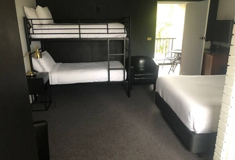 Семейный Номер, Matador Motor Inn