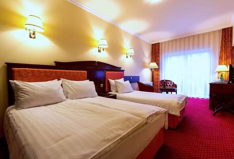 اتاق استاندارد سه نفره, Royal Park Hotel & Spa