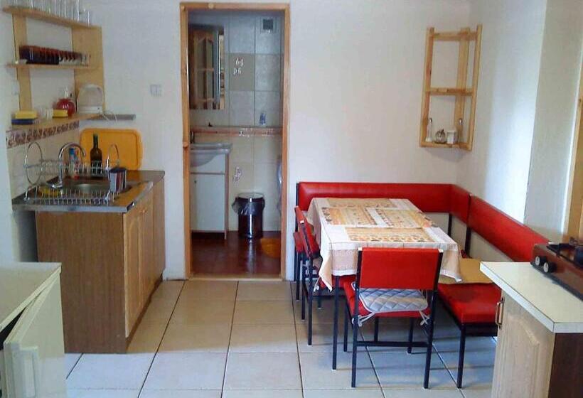 شقة غرفتين, Chalupa V Západných Tatrách