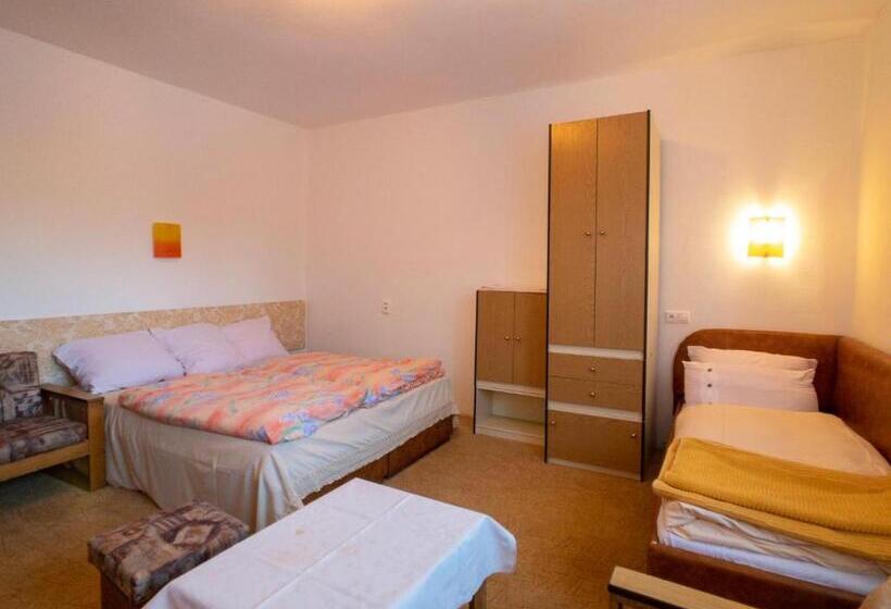 شقة 3 غرف, Chalupa V Západných Tatrách