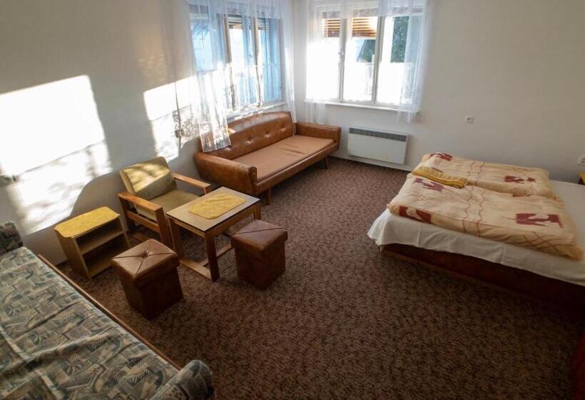 شقة 3 غرف, Chalupa V Západných Tatrách