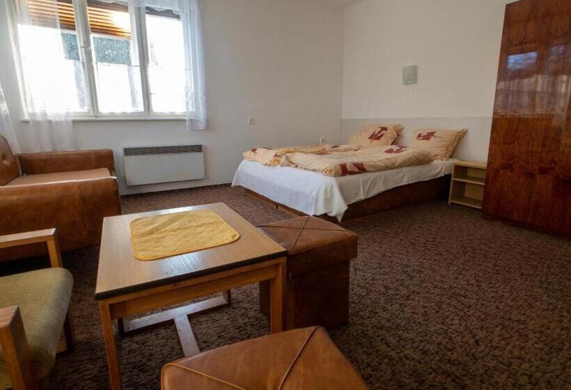 شقة 3 غرف, Chalupa V Západných Tatrách