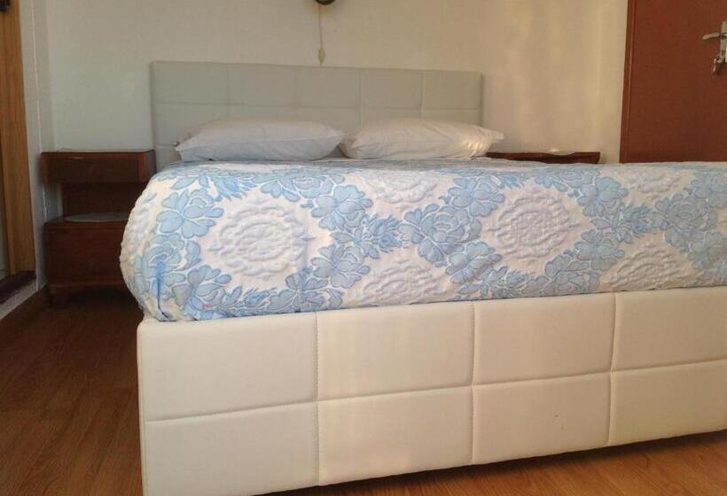 スタンダードスタジオ, Pensão Fernandes