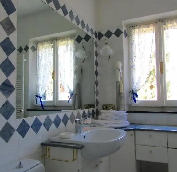 オーシャンビュースタンダードルームバルコニー付き, B&b Le Palme