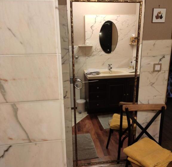 ガーデンビュースタンダードルーム, La Commanderie