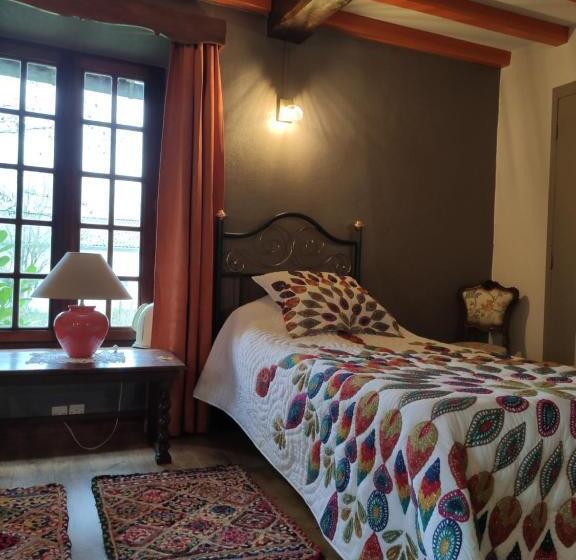 ガーデンビュースタンダードルーム, La Commanderie