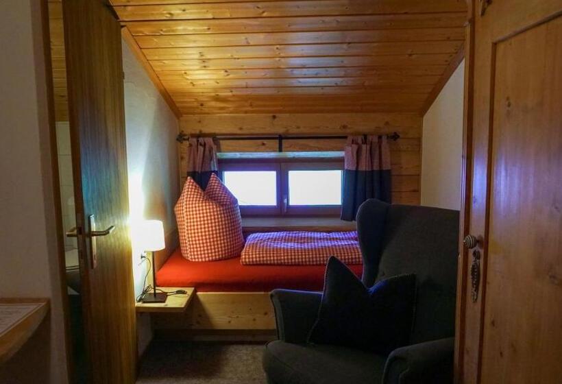 이코노미 룸, Haus Petra