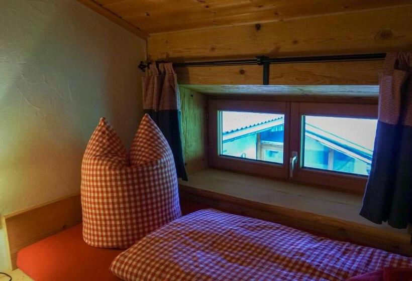 이코노미 룸, Haus Petra