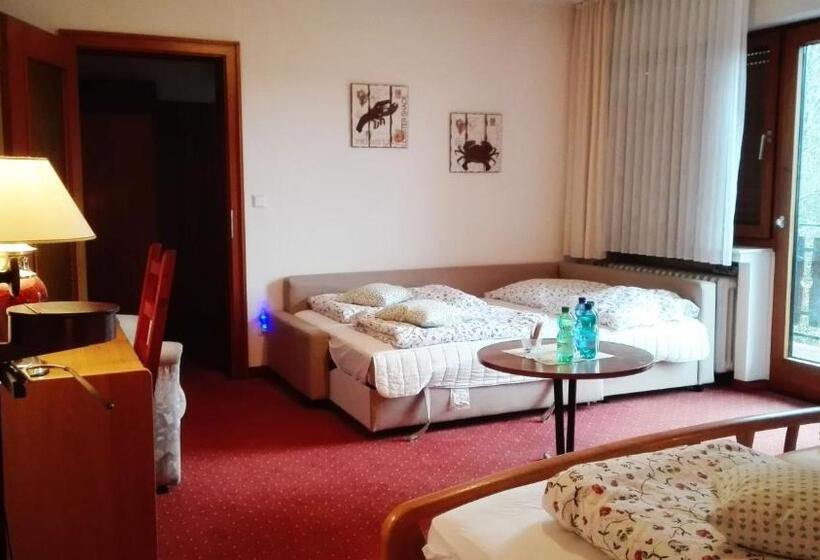 발코니가 있는 4인용 스탠다드 룸, Gasthof Walhalja