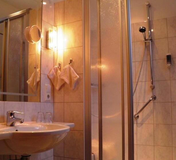 발코니가 있는 4인용 스탠다드 룸, Gasthof Walhalja