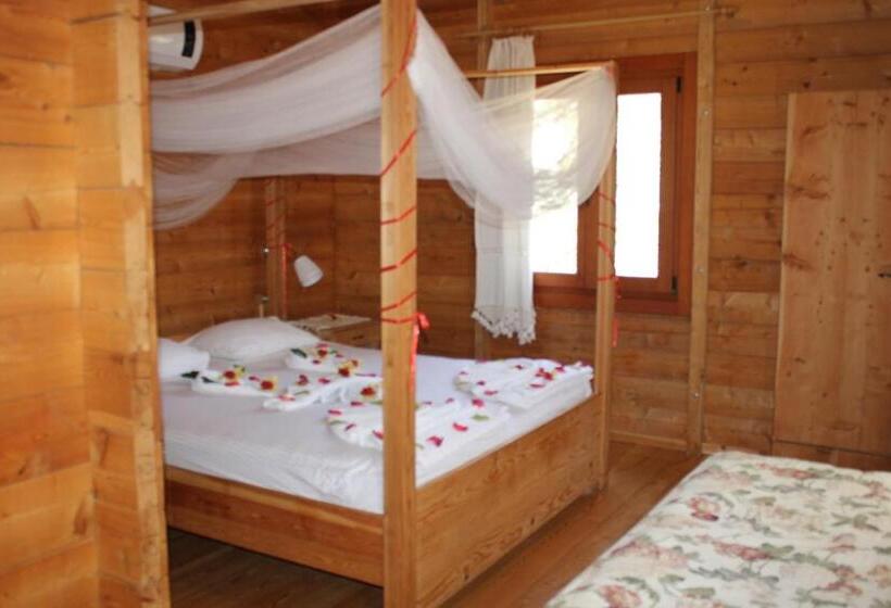 Deluxe Bungalow, Sakin Vadi Winehouse