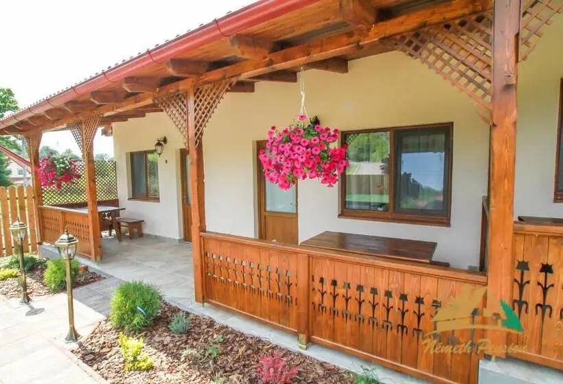 Habitació Quàdruple Estàndard Vista Jardí, Németh Resort