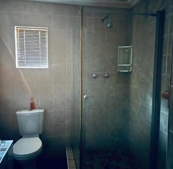 이코노미 룸, Revenir