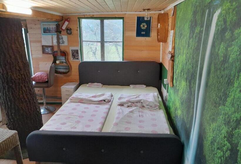 خانه 1 خوابه, Tree House Ramona & Fairytale Wooden House By Ljubljana