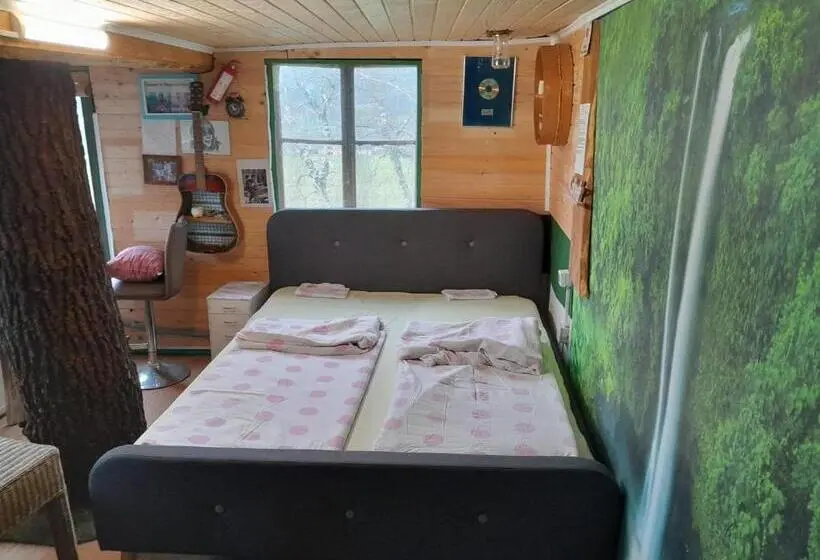 خانه 1 خوابه, Tree House Ramona & Fairytale Wooden House By Ljubljana