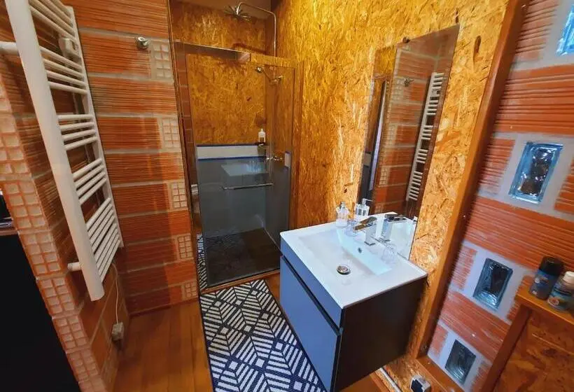 Standart Oda, Stuartlodge S