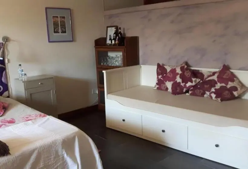 Deluxe Suite King Bed, Charming B&b Dar Ta Zeppi