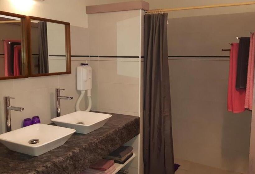 Deluxe Suite King Bed, Charming B&b Dar Ta Zeppi