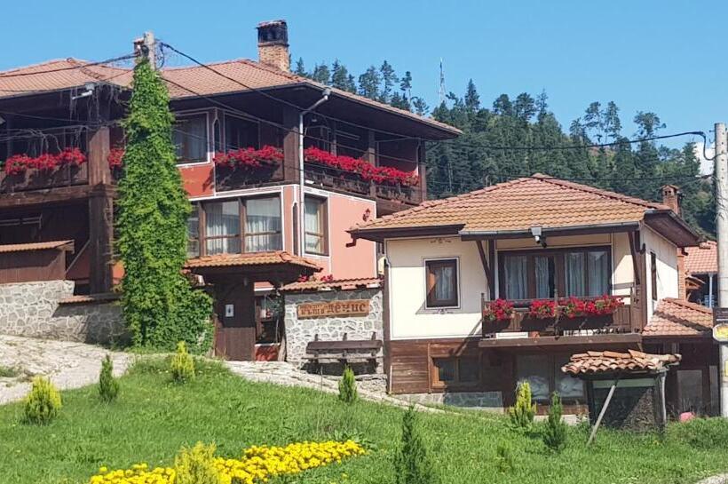 バルコニー付きデラックスルーム, Denis Guest House