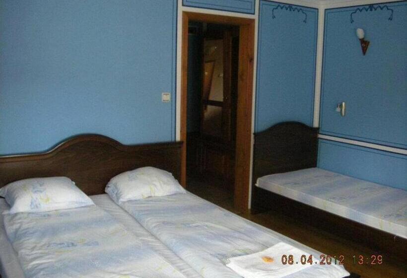 带露台的标准房间, Denis Guest House