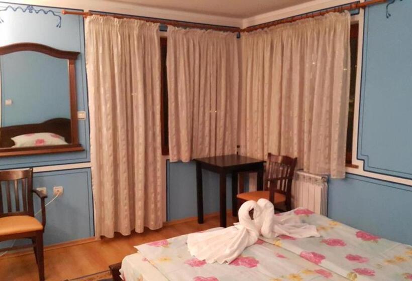 テラス付スタンダードルーム, Denis Guest House