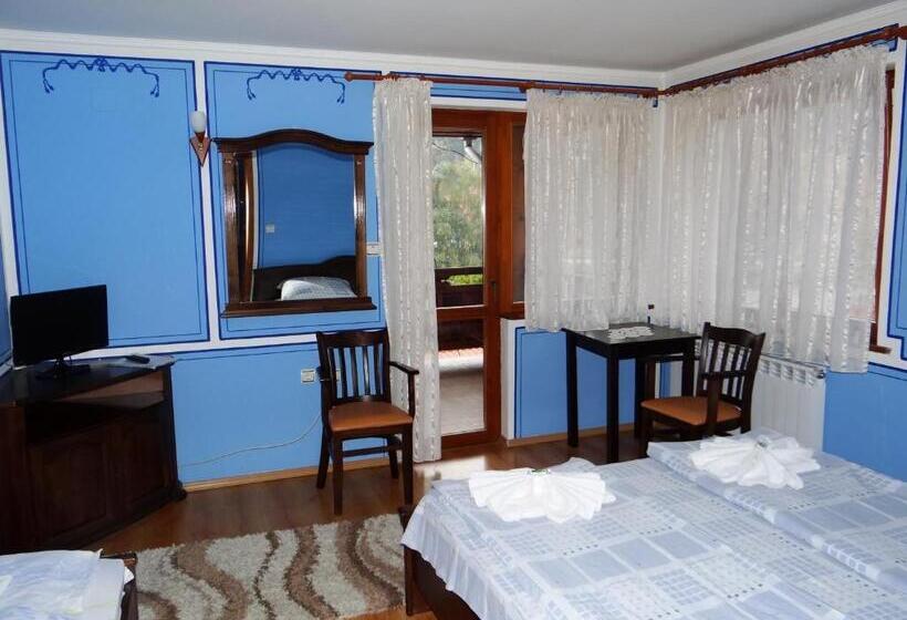 带露台的标准房间, Denis Guest House