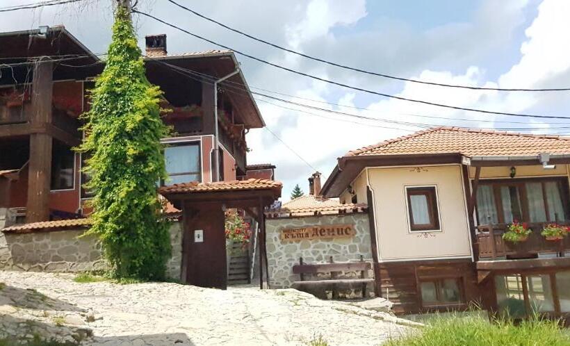 标准三人间, Denis Guest House