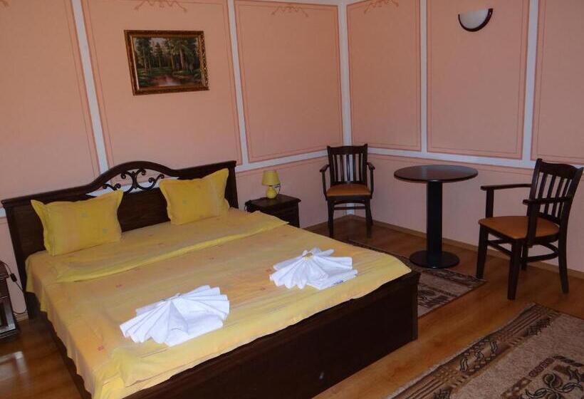 デラックスルーム, Denis Guest House