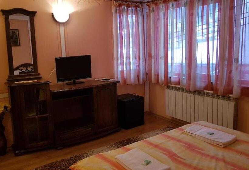 デラックスルーム, Denis Guest House
