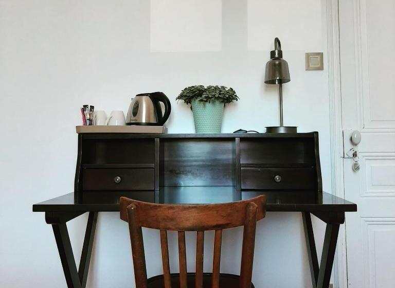 标准三人间, Maison Saint James