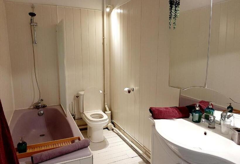 标准三人间, Maison Saint James