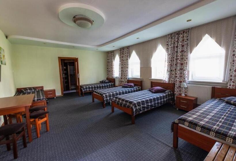 اتاق استاندارد چهار تخته, Regina Guest House